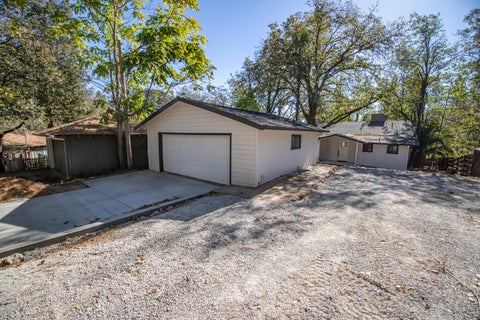 Photo of 19793 Oak Knoll Drive, Lakehead, CA 96051 (MLS # 26-6320)