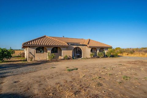 Photo of 21550 Leaf Avenue, Corning, CA 96080 (MLS # 25-4595)