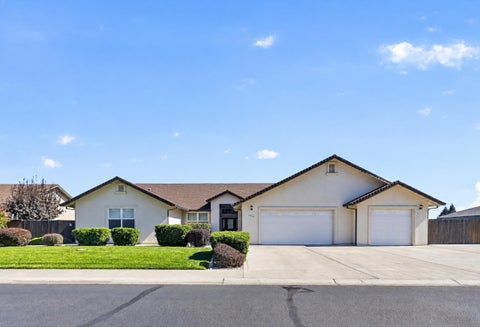 Photo of 12910 Ivy Lane, Red Bluff, CA 96080 (MLS # 26-5604)