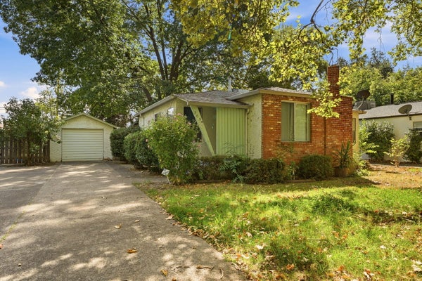 705 LOMA ST, REDDING, CA 96003 - Image dbbd78edb6a203d34284bca914b2b21d/3230195065