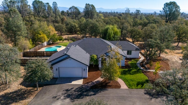 1315 HOPE LN, REDDING, CA 96003 - Image dbd74c48adf4c6463a18e7d956fca75d/1298913527