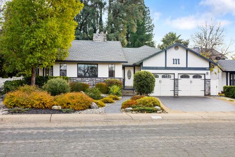 Photo of 1675 Lakeside Drive, Redding, CA 96001 (MLS # 25-5454)