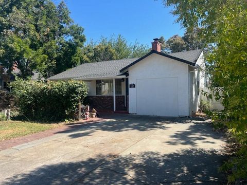 Photo of 110 Beverley Avenue, Red Bluff, CA 96080 (MLS # 25-3767)