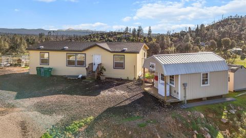 Photo of 20034 Parocast Road, Redding, CA 96003 (MLS # 25-5545)
