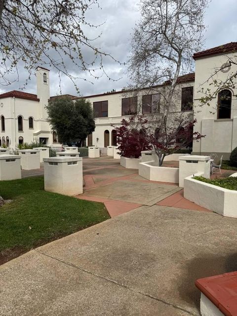 Photo of 1135 Pine Street #012, Redding, CA 96001 (MLS # 25-4203)