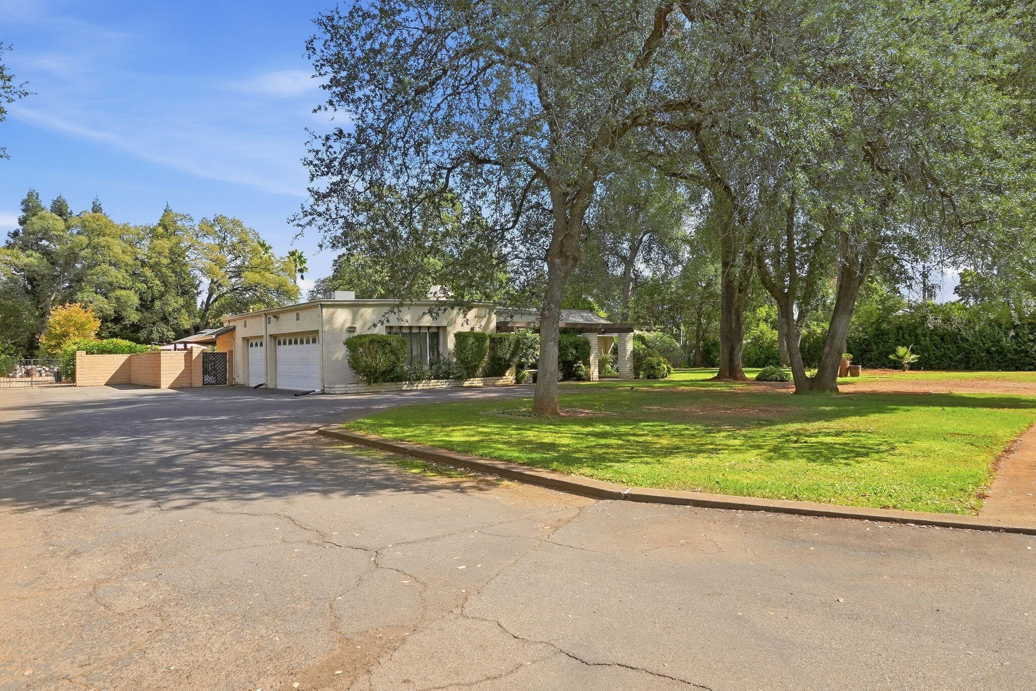 4935 Saratoga Drive