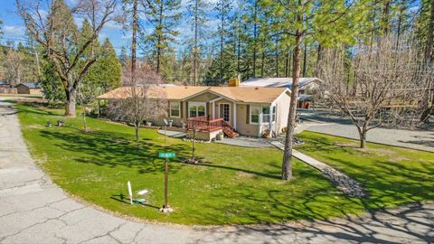 Photo of 180 Steelhead Circle, Lewiston, CA 96052 (MLS # 25-4130)