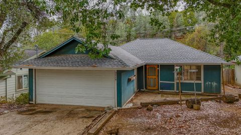 Photo of 3710 Laurel Street, Shasta Lake, CA 96019 (MLS # 25-4176)