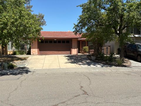 Photo of 251 Aurora Avenue, CA 95616 (MLS # 26-2531)