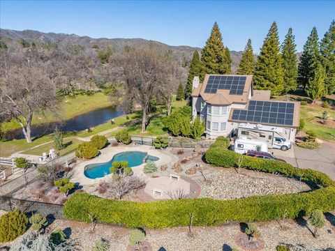 Photo of 8826 Heritage Court, Redding, CA 96001 (MLS # 25-584)