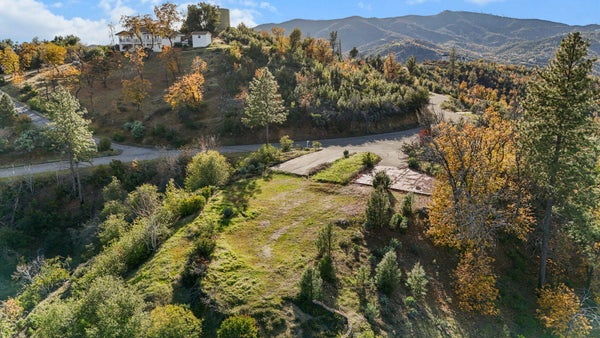 15778 HIGHLAND CIR, REDDING, CA 96001 - Image e25ce1b1aeb25fccef1a0fb6f8c80b09/3889818295