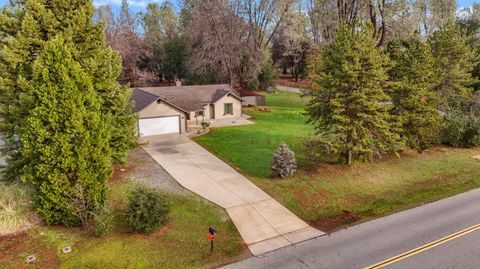 Photo of 19760 Paso Robles Avenue, Redding, CA 96003 (MLS # 26-114)