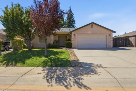 Photo of 1081 Monterra Lane, Redding, CA 96002 (MLS # 26-4433)