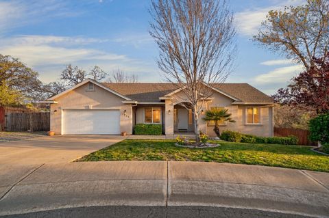 Photo of 1050 Hillsdale Court, Redding, CA 96003 (MLS # 26-1023)