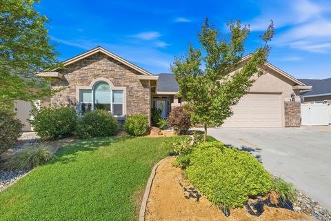 Photo of 542 El Mango Drive, Redding, CA 96003 (MLS # 26-1587)