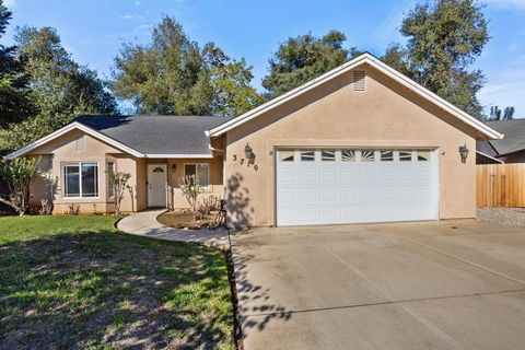 Photo of 3710 Indio Way, Redding, CA 96002 (MLS # 25-4910)