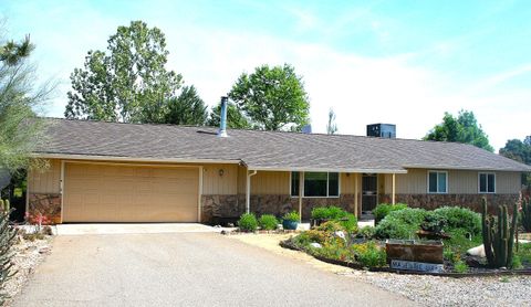 Photo of 2520 Majestic Oak Circle, Cottonwood, CA 96022 (MLS # 26-1577)