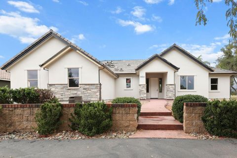 Photo of 950 Santa Cruz Drive, Redding, CA 96003 (MLS # 25-4656)