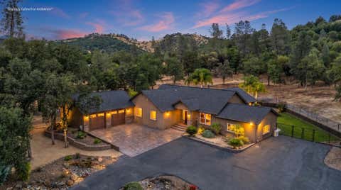 Photo of 14105 Dos Pinon Trail, Redding, CA 96003 (MLS # 26-3385)