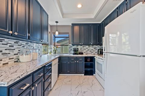Photo of 426 Ridgecrest Trail #APT 223, Redding, CA 96003 (MLS # 26-2339)