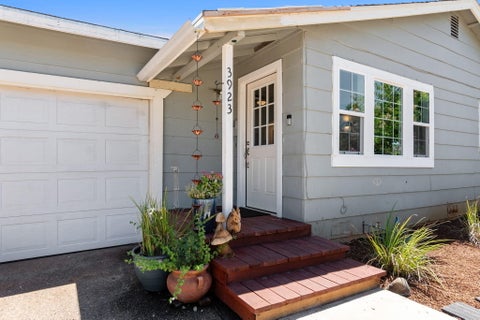 Photo of 3923 Meteor Street, Redding, CA 96002 (MLS # 26-3311)