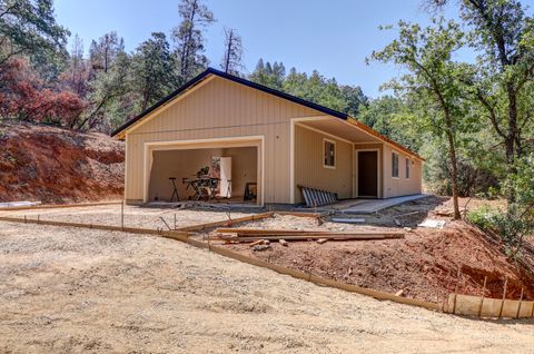 Photo of 735 Shasta Park Drive, Shasta Lake, CA 96019 (MLS # 25-2974)