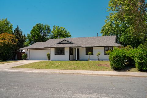 Photo of 5826 Old Barn Way, Redding, CA 96001 (MLS # 26-2362)