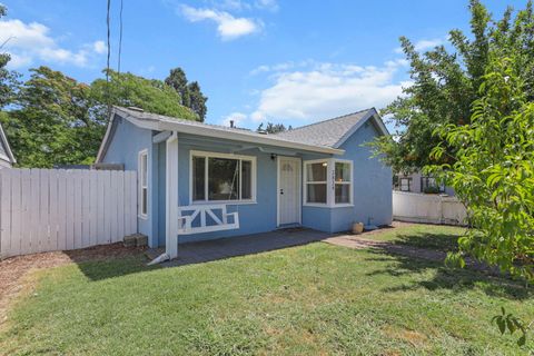 Photo of 2829 Leland Avenue, Redding, CA 96001 (MLS # 26-2472)