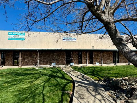 Photo of 4352 Caterpillar Road, Redding, CA 96003 (MLS # 25-1315)