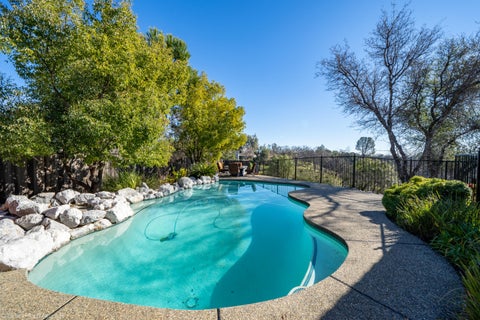 Photo of 4689 Oak Glen Drive, Redding, CA 96001 (MLS # 26-2581)