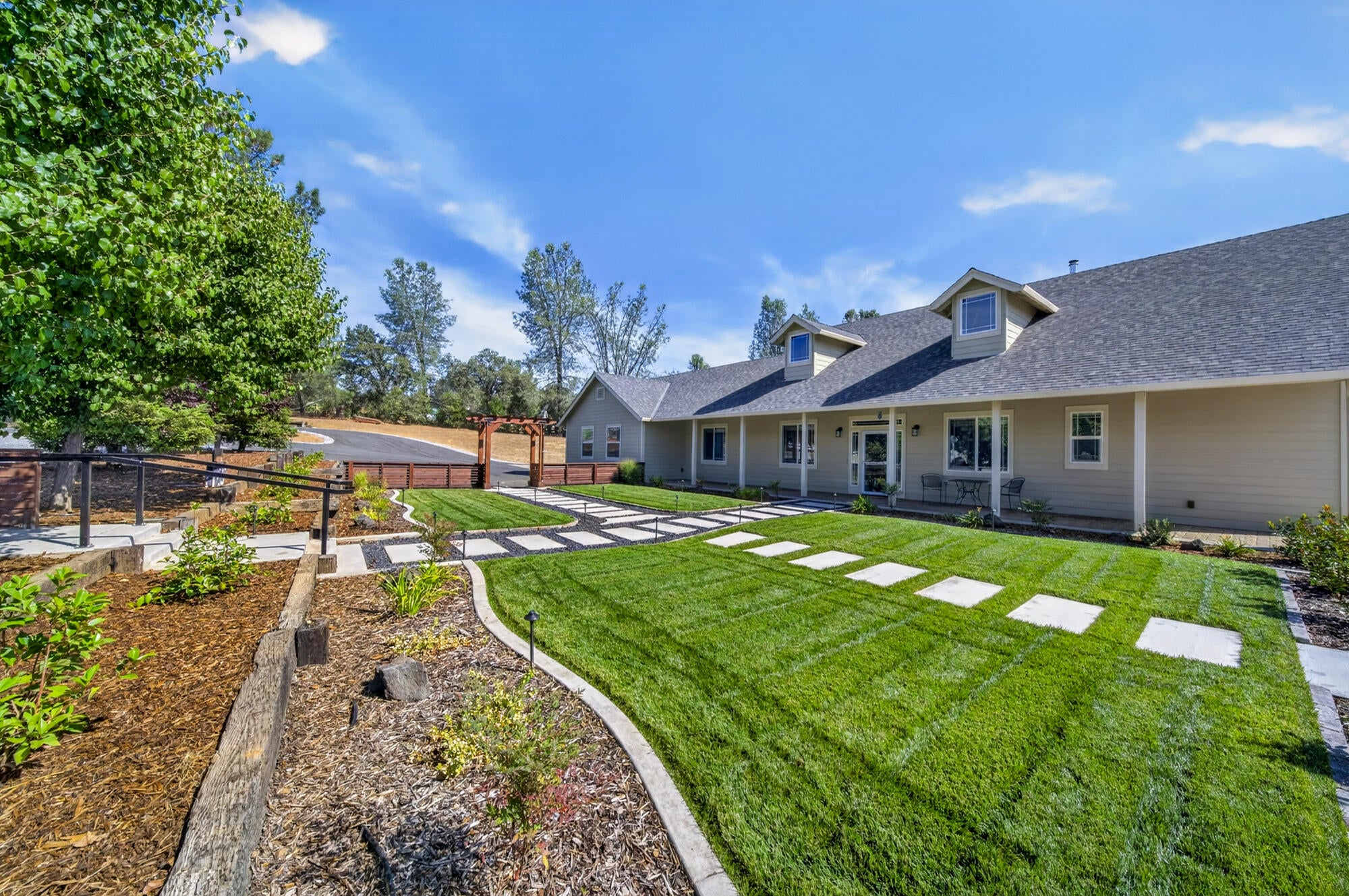 10279 Deschutes Road