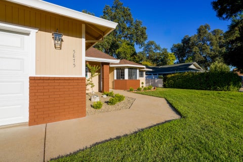 Photo of 5875 Farm House Lane, Redding, CA 96001 (MLS # 26-4338)