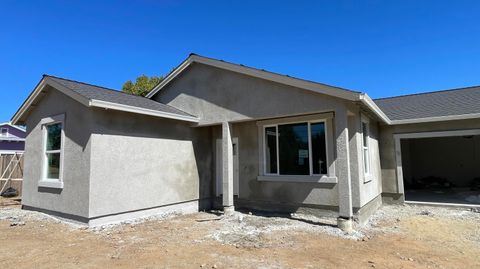Photo of 575 N Boulder Drive, Redding, CA 96003 (MLS # 25-4297)