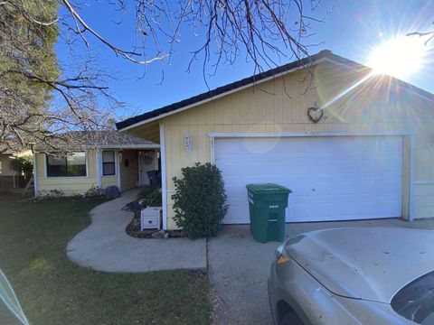 Photo of 1695 Kildare Drive, Redding, CA 96001 (MLS # 26-322)