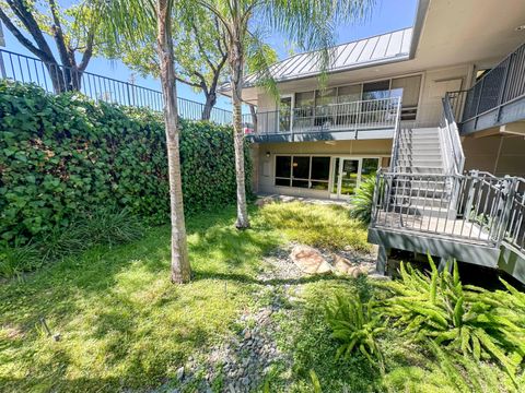 Photo of 1388 Court Street #C, Redding, CA 96001 (MLS # 25-5154)