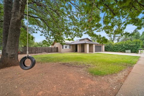 Photo of 3703 Harrow Court, Redding, CA 96002 (MLS # 25-4563)