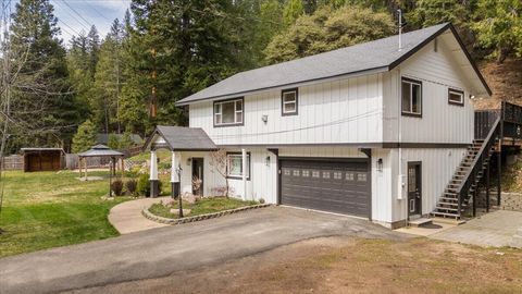 Photo of 503 Pony Trail, Mount Shasta, CA 96067 (MLS # 26-1760)