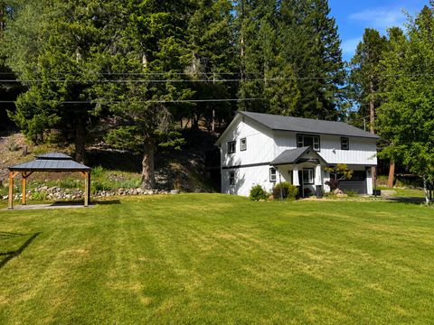Photo of 503 Pony Trail, Mount Shasta, CA 96067 (MLS # 26-1760)