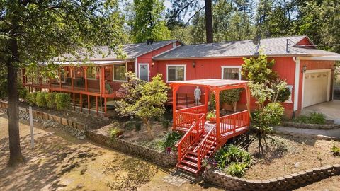 Photo of 17627 Yellow Pine Avenue, Shasta Lake, CA 96019 (MLS # 26-2385)