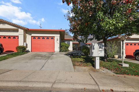 Photo of 720 Stonebriar Trail, Redding, CA 96003 (MLS # 25-5204)