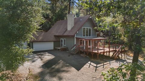 Photo of 15309 Fawndale Road, Redding, CA 96003 (MLS # 25-5050)