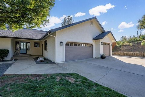 Photo of 15189 Mountain Shadows Drive, Redding, CA 96001 (MLS # 26-446)