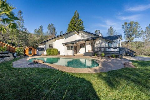 Photo of 15189 Mountain Shadows Drive, Redding, CA 96001 (MLS # 26-446)
