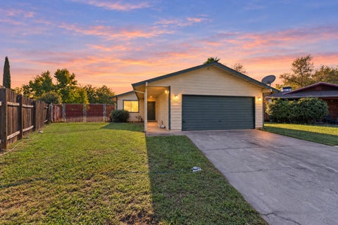 Photo of 1761 Hawthorne Court, Redding, CA 96002 (MLS # 26-5996)