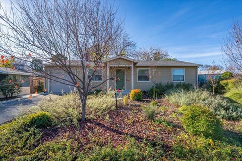 Photo of 2068 Park Marina Drive, Redding, CA 96001 (MLS # 25-5538)