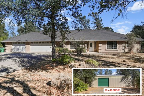 Photo of 16840 Hawthorne Avenue, Anderson, CA 96007 (MLS # 25-4407)