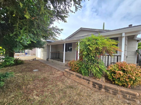 Photo of 2080 Comet Street, Redding, CA 96002 (MLS # 26-5306)