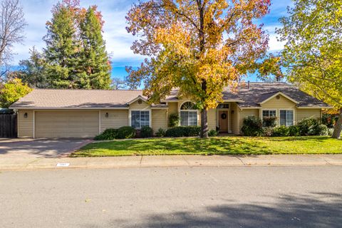 Photo of 1187 Kirkwood Circle, Redding, CA 96003 (MLS # 25-5220)
