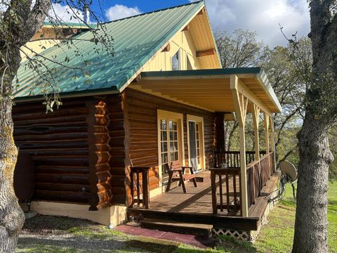 Photo of 16715 Golden Arrow Drive, Cottonwood, CA 96022 (MLS # 26-557)