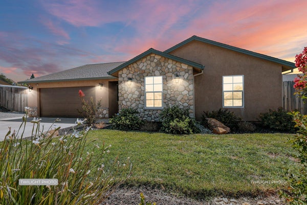 1265 YACHT CT, REDDING, CA 96003 - Image f1d8c3a5178a4600d6c2dd46c8b16ae7/2952854082